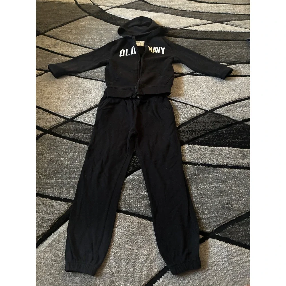 Old Navy Kids Black Fleece Zip Up Hoodie and Jogger Sweatpants Set 5T